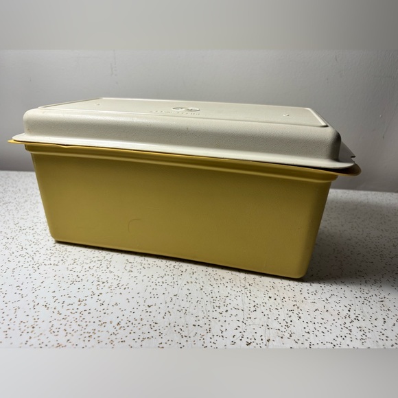Vintage Tupperware bread box - Picture 4 of 7